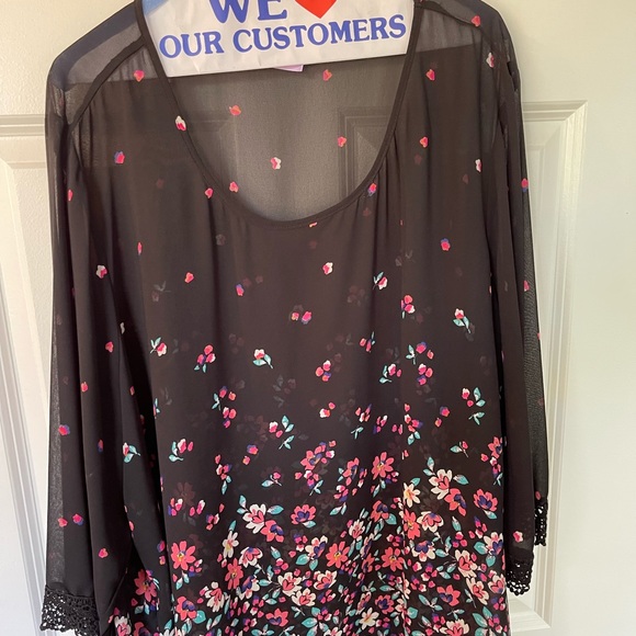 Beautiful black sheer top with flowers - Picture 1 of 4